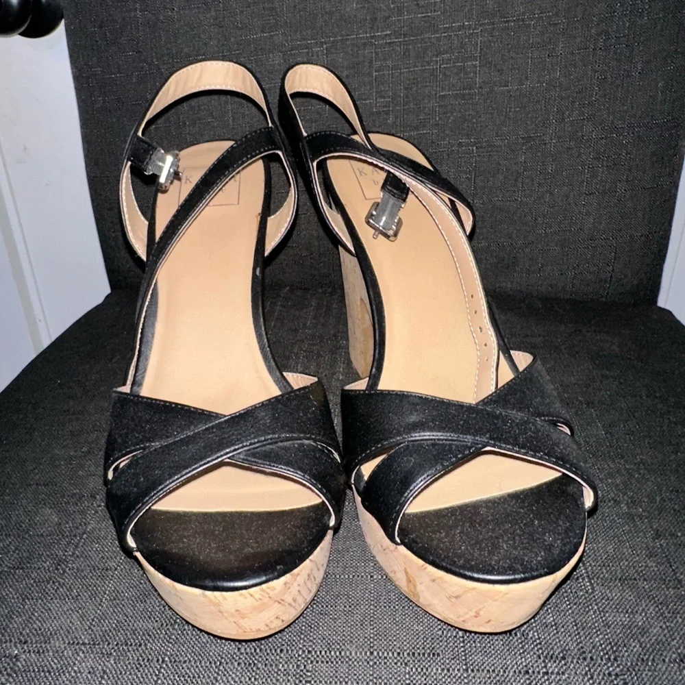 Kaari Blue Size 9.5‎ Black Platform Chunky Strappy Sandals